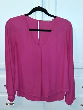 🎉2/$13 Lush Magenta V-Neck Long Sleeve Blouse